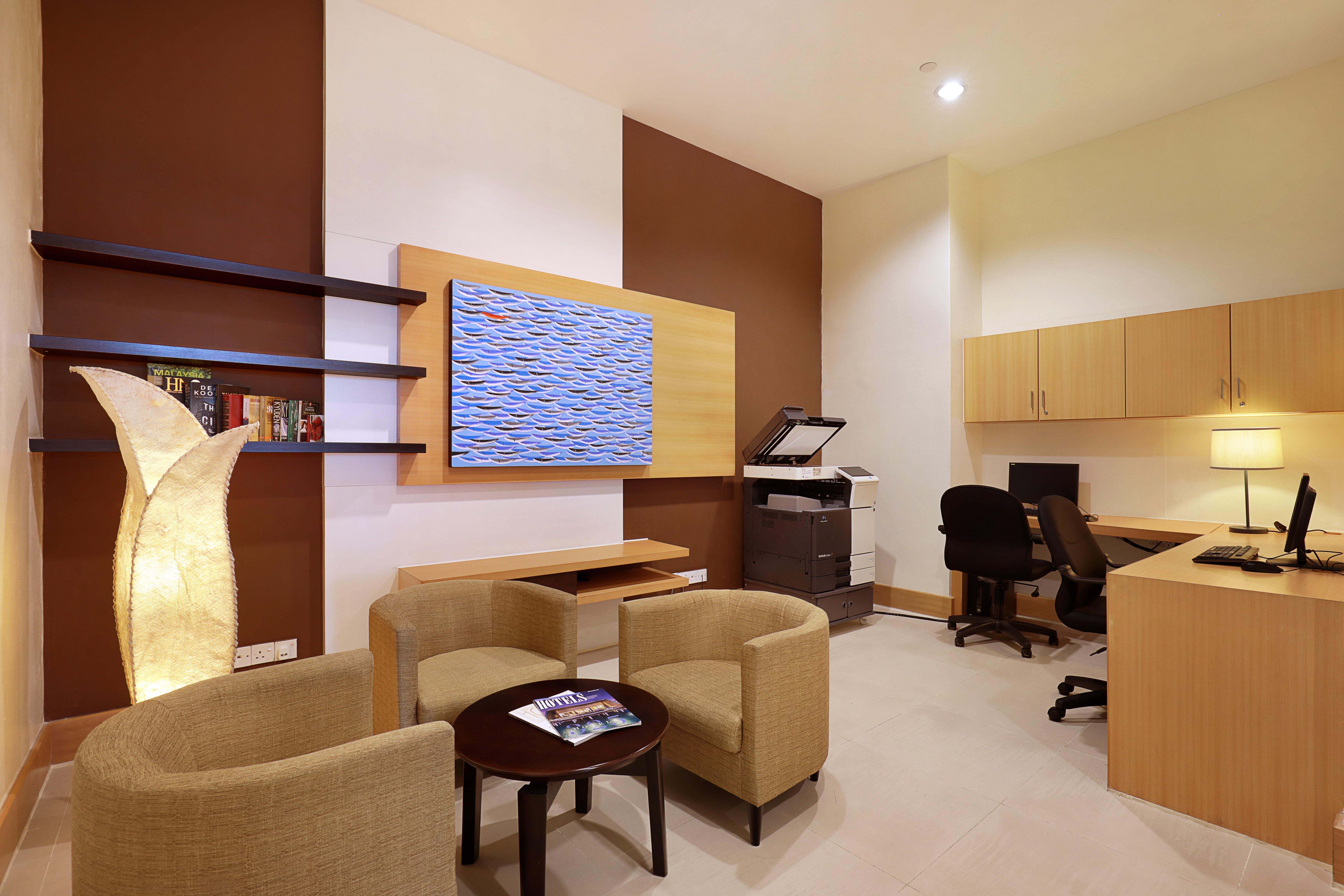 Holiday Inn Melaka By Ihg Zewnętrze zdjęcie A typical office at the school